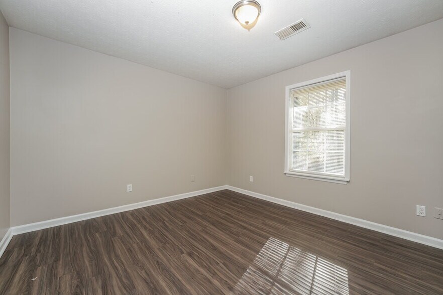 Building Photo - 591 Stonehedge Dr