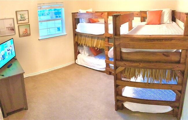 Building Photo - 215 Pompano Ln