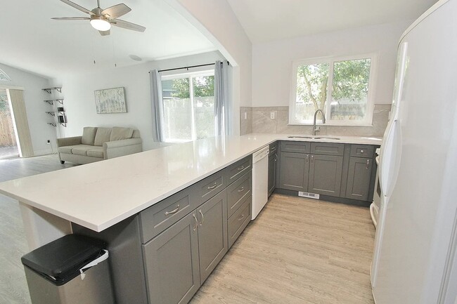 Building Photo - Charming Single-Level Home in Southeast Bo...