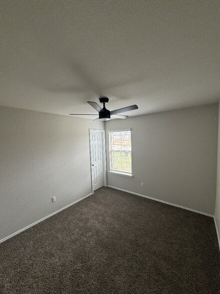 Building Photo - 402 Stone Vly Rd