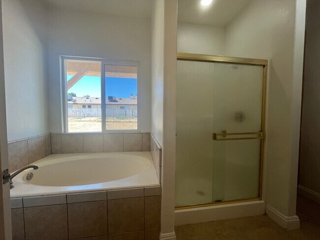 Building Photo - 3 bed 2 bth in Apple Valley. Apply today!
