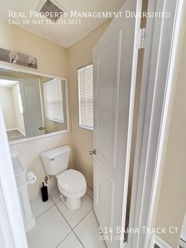 Building Photo - 514 B Track Ct