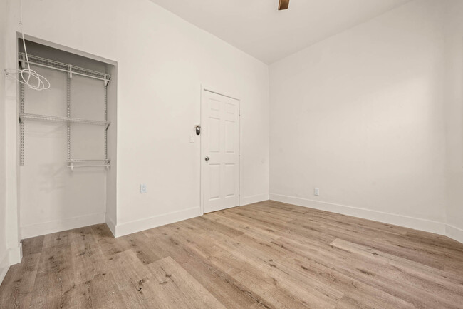 Building Photo - 1647 W 12th Pl