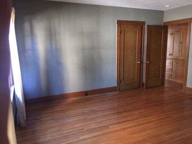 Large 2nd bedroom. - 862 Allen Ave