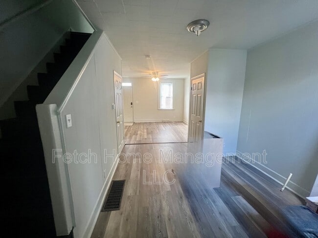 Building Photo - 615 Lake St