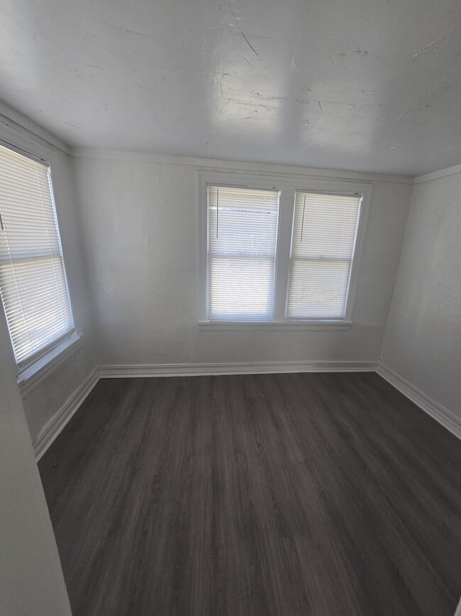 Building Photo - 2200 N Kelham Ave