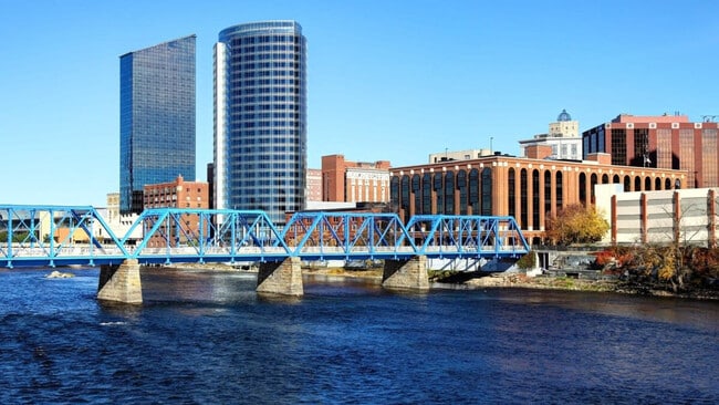 Building Photo - 6542 Bella Vista Dr NE