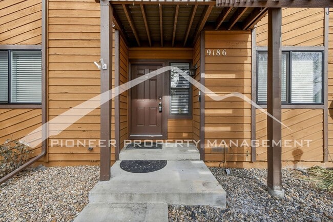 Building Photo - Gorgeous Condo with Washer/Dryer and Central AC