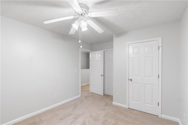 Building Photo - 3870 Safehaven Dr