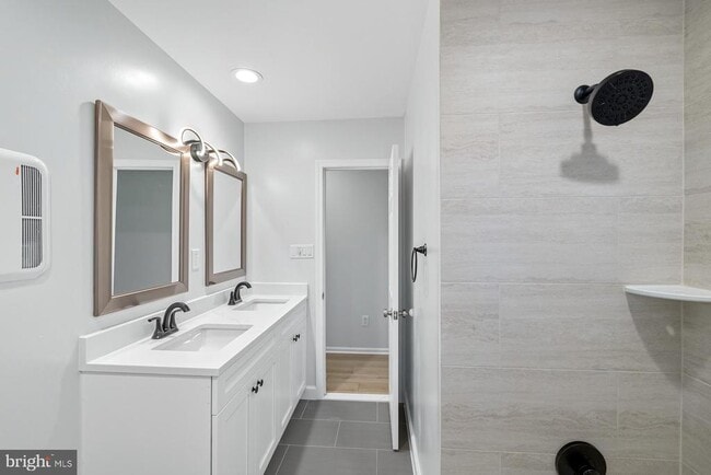 Building Photo - 210 Lastner Ln