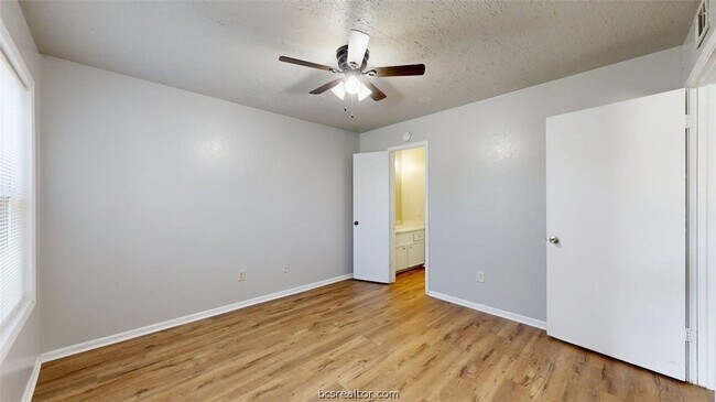 Building Photo - 1327 Airline Dr