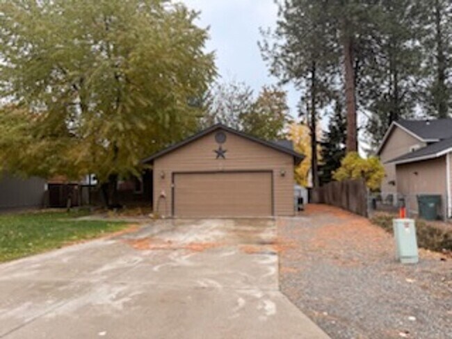 Building Photo - Home in Hayden