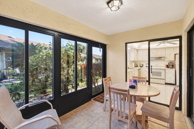 Building Photo - 10244 Dovewood Ln