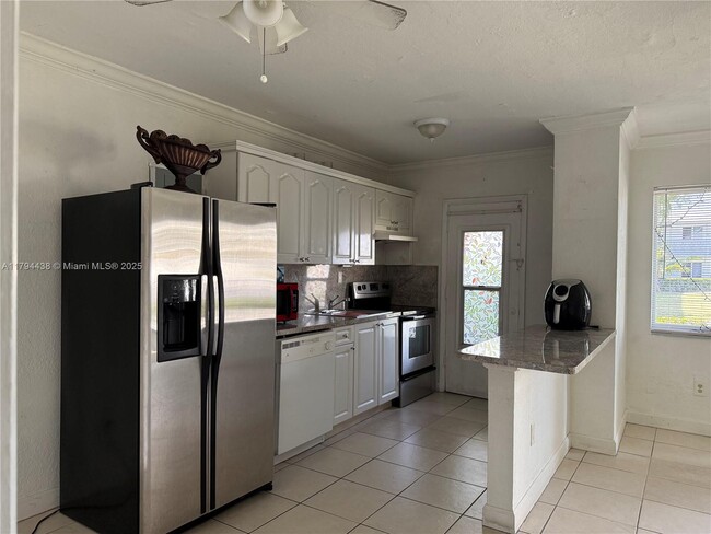 Building Photo - 890 NW 45th Ave