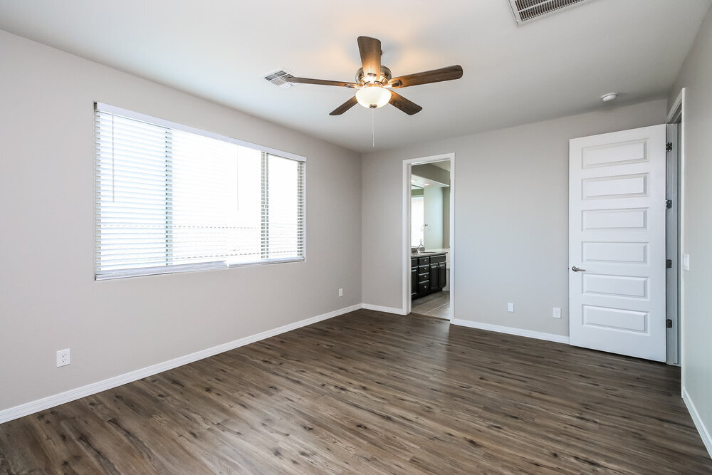 Building Photo - 9546 E Thornbush Ave