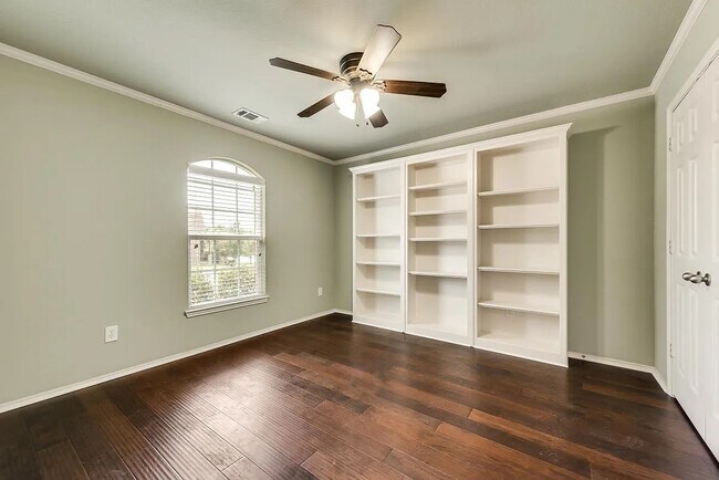 3rd Bedroom / Study - 10534 Midway Dr