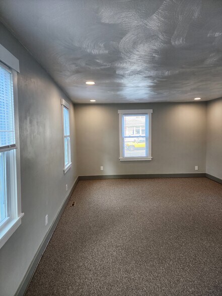 Family Room - 1815 N Goodman St