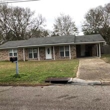 Building Photo - Beautiful 3/2 in Long Beach, MS