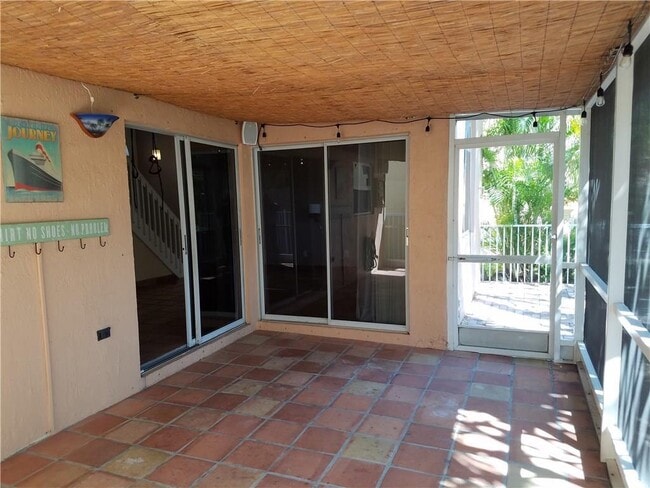 Building Photo - 1159 SE 6th Ct