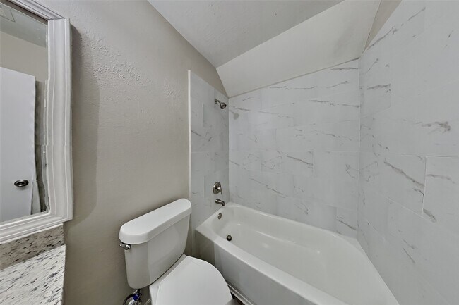 Building Photo - 19103 Remington Manor Dr