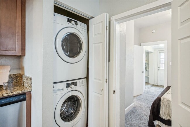 Building Photo - Charming 1 bed/1bath in The Highland - Great Location!