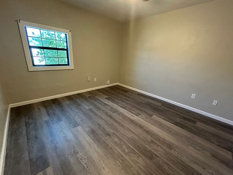 Building Photo - 508 Lefors St