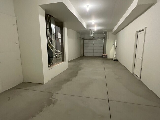 Building Photo - 4012 Burch Creek Dr