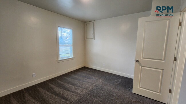 Building Photo - "Charming 3-Bed in Ogden: Spacious 1104 Sq Ft Living!"