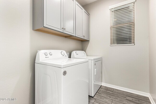 Building Photo - 2492 S Betty St