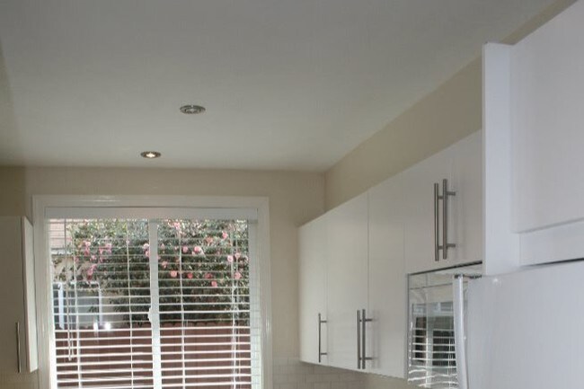 Building Photo - 2527 Elm Ave