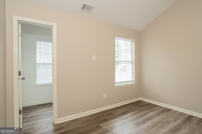 Building Photo - 307 Hidden Creek Ln