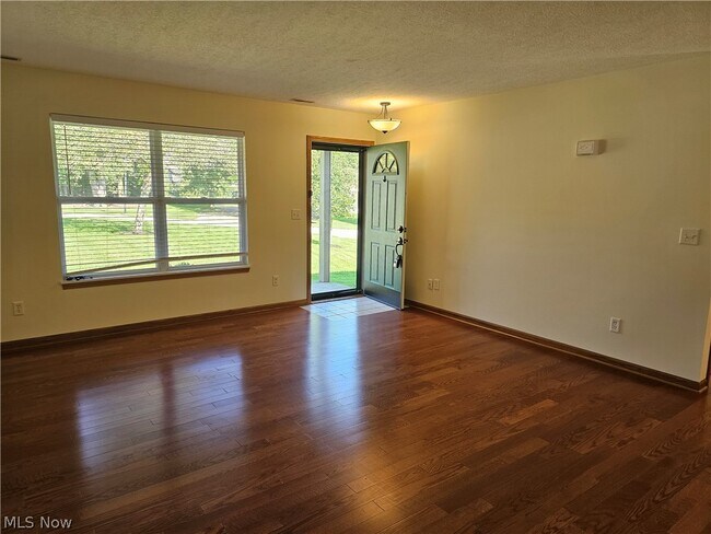 Building Photo - 470 Pheasant Run Rd