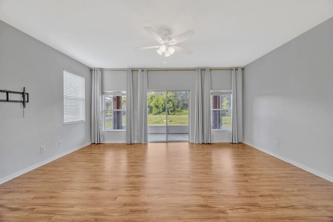Building Photo - 10414 Tulip Field Way