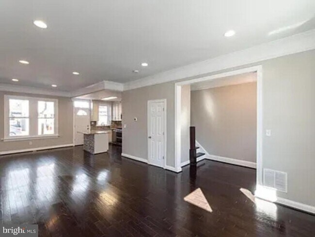 Building Photo - 465 Luray Pl NW
