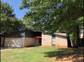 Building Photo - 3609 NE 142nd Ct