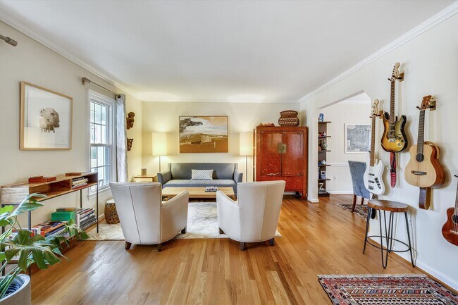 Building Photo - Fabulous 5BR 2.5BA Located in Close in Roc...