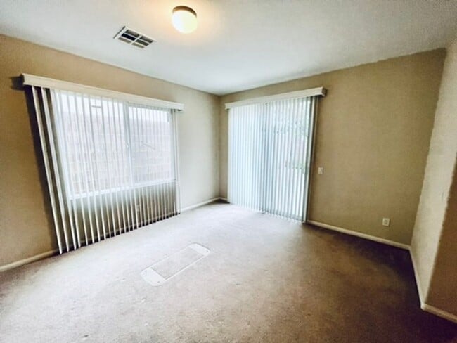 Building Photo - Newly Updated Single-Story in Southern Highlands