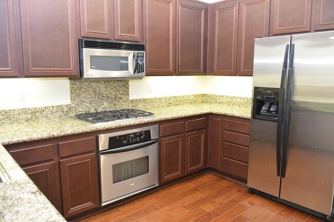 Building Photo - Spacious 3 BD, 3 BA Townhome in Airoso of Carmel Valley!