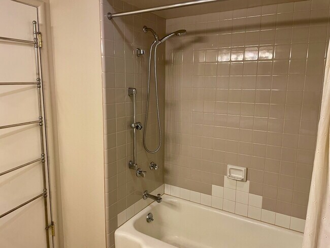 Building Photo - 138 Bradley Dr