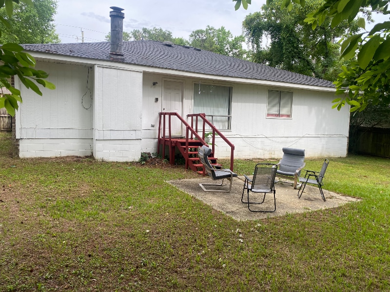 Building Photo - 109 Lake Forest Blvd