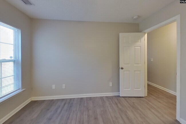 Building Photo - 80 Springway Dr