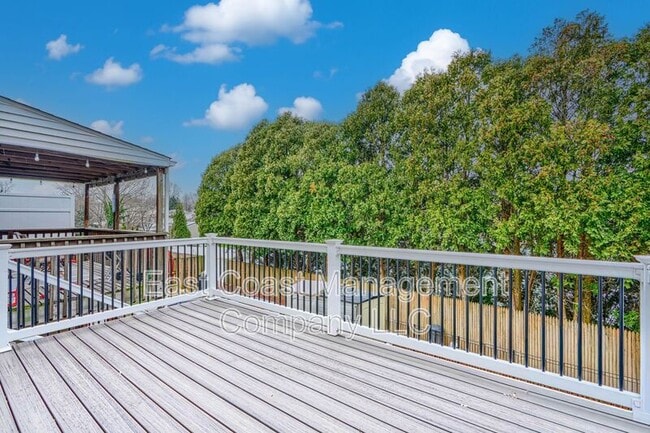 Building Photo - 12 Perryfalls Pl