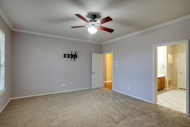 Building Photo - 4 bed Golf community for lease!