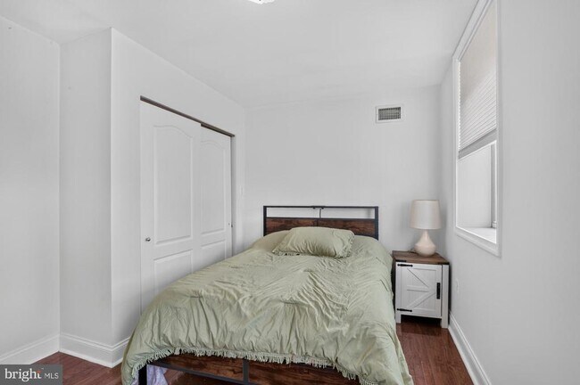 Building Photo - 1202 Gerritt St