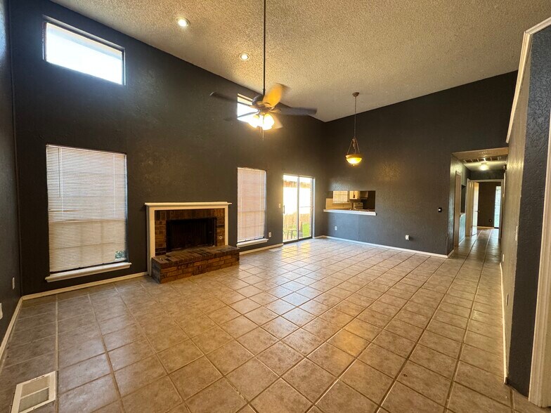 Building Photo - 7740 Doris Dr