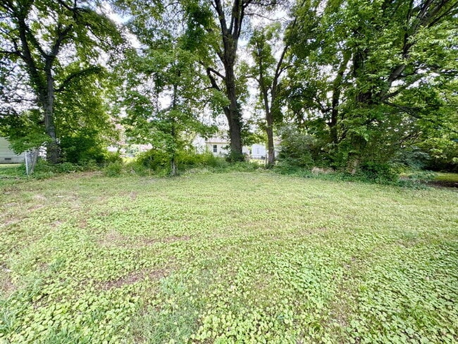 Building Photo - 1862 Farrington St