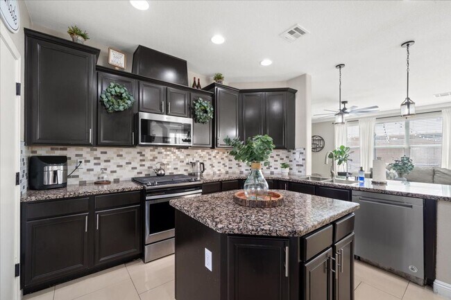 Building Photo - Luxurious, Exceptional Entertaining 5 Bedroom Home Featuring Expansive Indoor-Outdoor Living