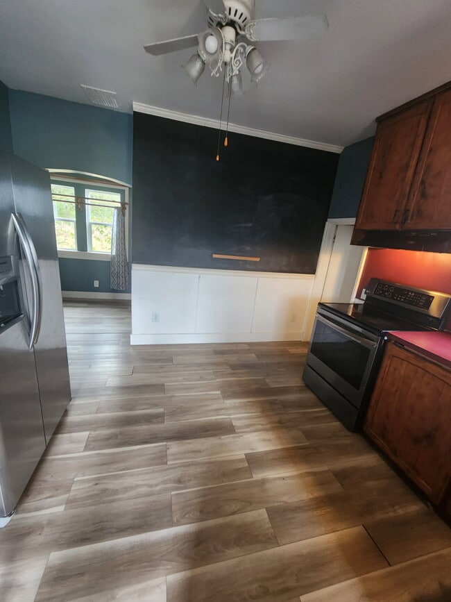 Building Photo - 1609 NE Waterfront St