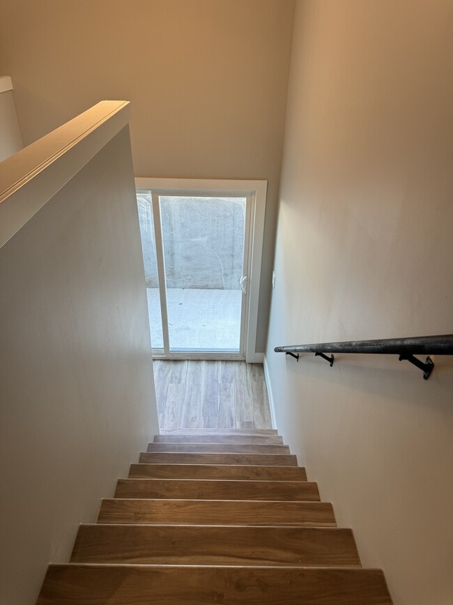 Building Photo - 692 Long Path Ct