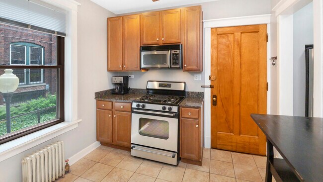 Building Photo - 3117 N Orchard St